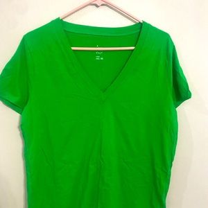 Woman’s Green Tee Vneck “A. New day”